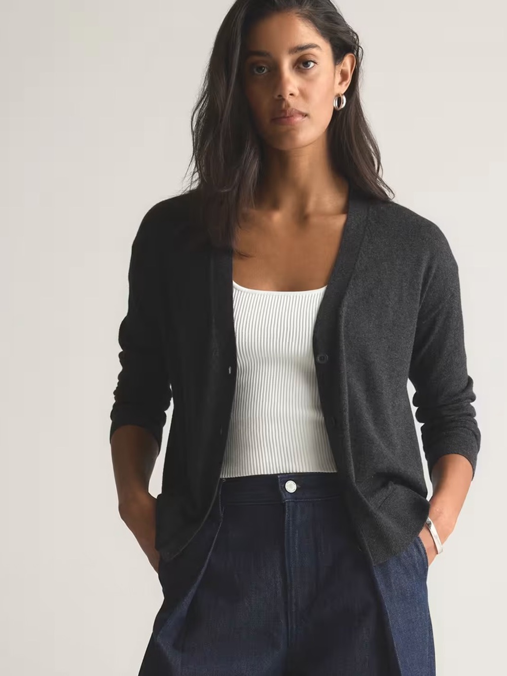 Quince Organic Cotton / Cashmere Gray Button-Front V-Neck Cardigan Size: M